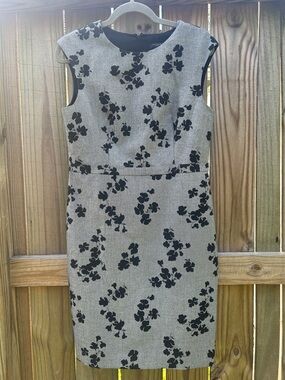 Ann Taylor Petite Sleeveless Gray Floral Sheath Dress - 10P